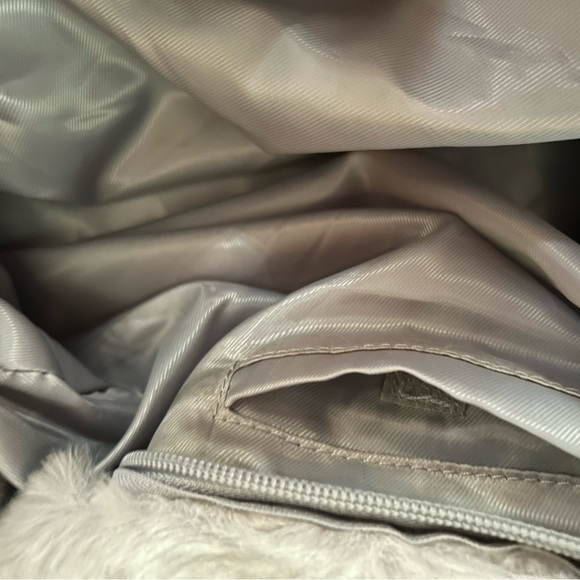 Large gray mixed with black faux fur handbag - Picture 2 of 7